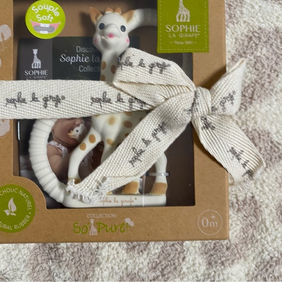 Sophie La Girafe Teething Ring - Picture 4 of 7